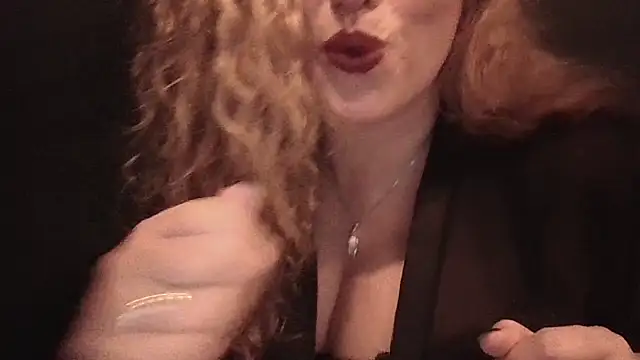 SaltyCurls's cam snapshot