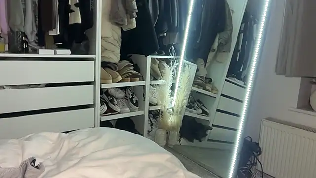 KayleeBella's cam snapshot