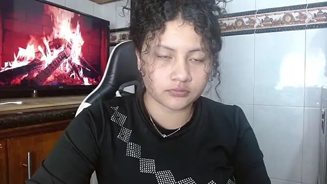 Latina_Kimky's cam snapshot