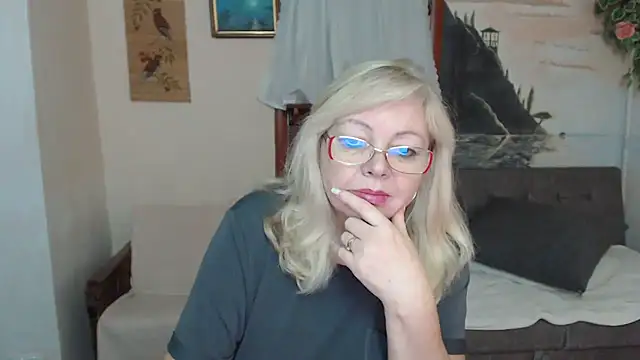 EvelynLoveShy's cam snapshot