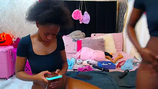 SexyPetitex25's cam snapshot