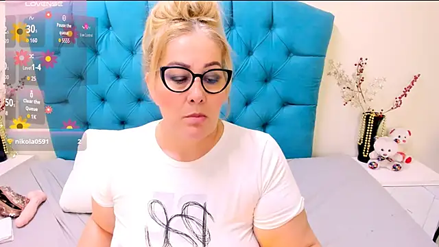 Nayla_Garner's cam snapshot