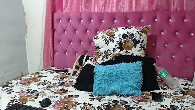 SweetSlenderChoc's cam snapshot