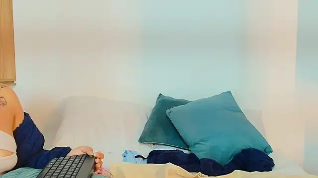 Dakota_Megan_69's cam snapshot