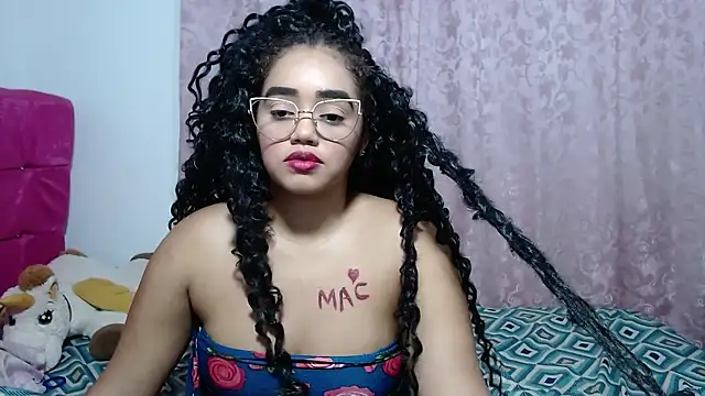 kiara_milf_'s cam snapshot