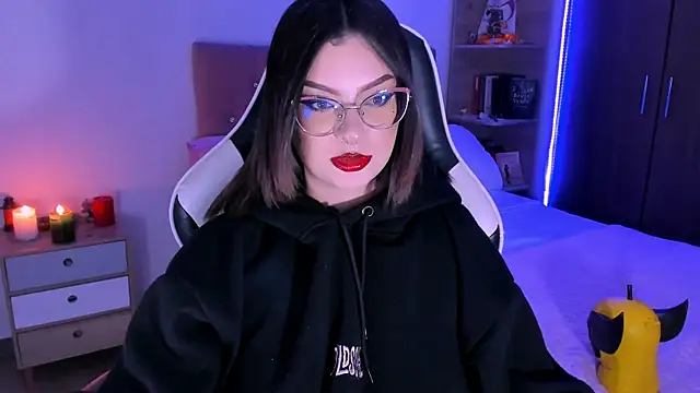 OphelianaRose33's cam snapshot