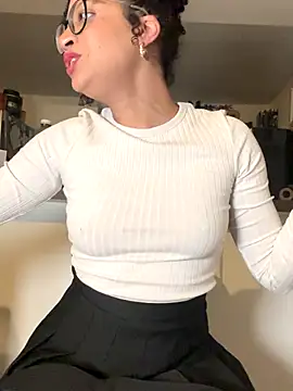 Lauyako_974's cam snapshot