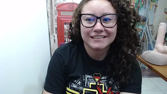 curly_greeneyed's cam snapshot