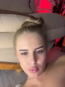 AubrieleRouj1's cam snapshot