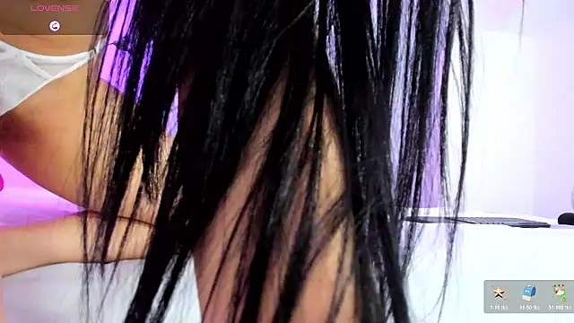 Laura_Torres18's cam snapshot