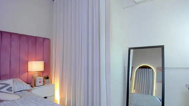 Aleja_arango1 live sex cam