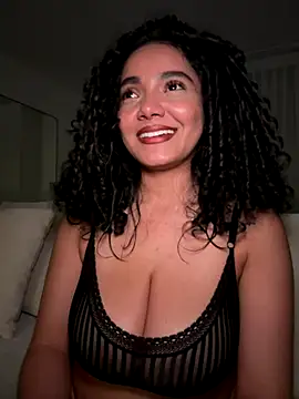 Curlyierr live sex cam