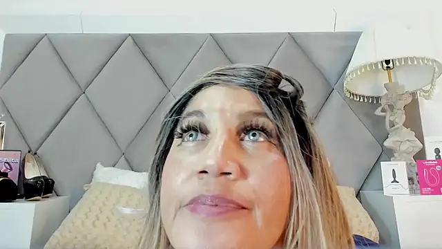 MiaMancini's cam snapshot