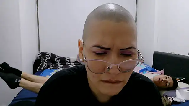 luxandracon23's cam snapshot