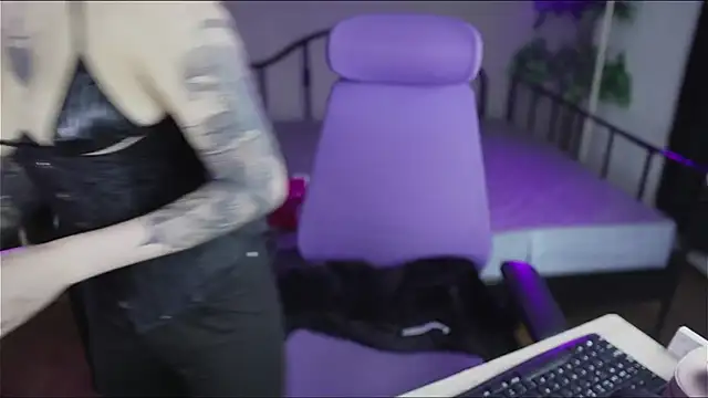 Bayonetta_doll's cam snapshot