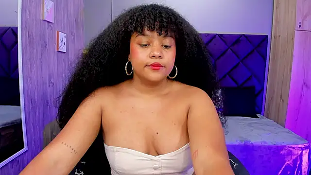 Aisha_Linh's cam snapshot