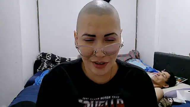 luxandracon23's cam snapshot