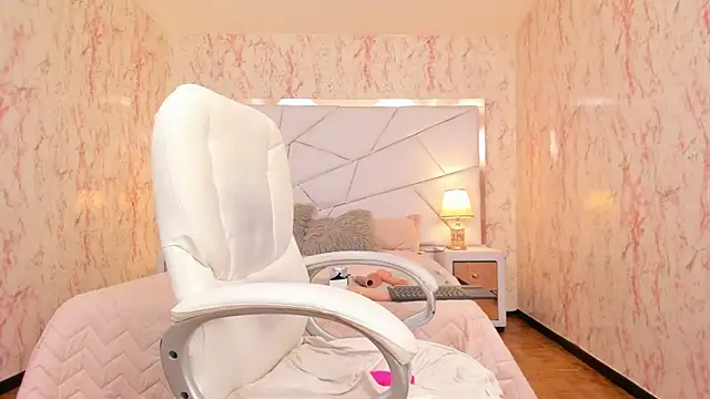 Emily_Whinfre's cam snapshot