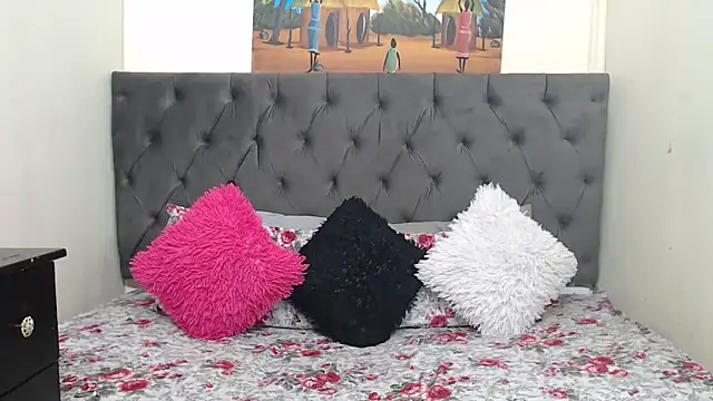 QUEEN_DIVAXX's cam snapshot