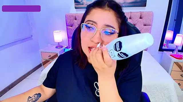 Emma_monserrat's cam snapshot