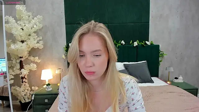 Melanie_Ryer's cam snapshot