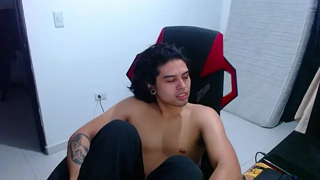 LiamRidesr live sex cam