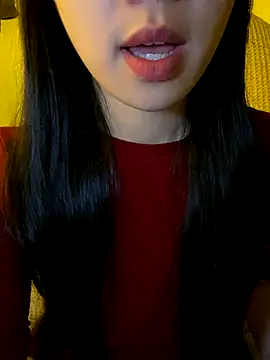 Uyennii02 live sex cam