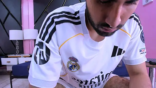 MilanZaire live sex cam