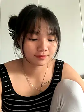 Emlyly-18 live sex cam