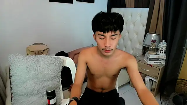 XloverXsiantwink live sex cam