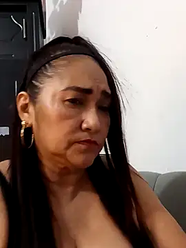 linda_luna29's cam snapshot