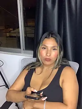 Cami_Leon2's cam snapshot