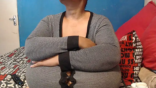 CUTEFIRMMELONSS live sex cam