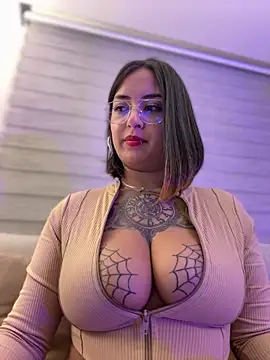 Rae_Lil_White live sex cam