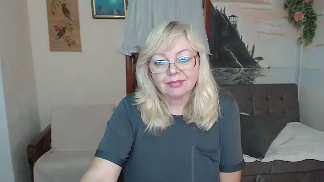 EvelynLoveShy live sex cam