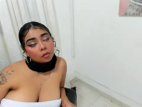 nahomy_ryans live sex cam