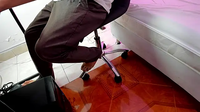 aronandemily's cam snapshot