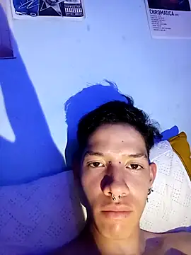 heyy_noah11's cam snapshot