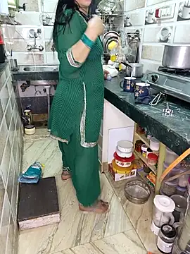 PRIYA_22 live sex cam