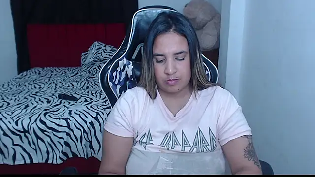 KathyHardcore69's cam snapshot