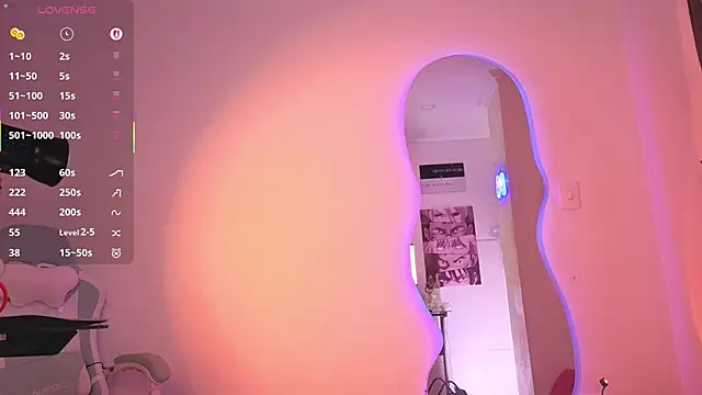 NinaStrawberry live sex cam