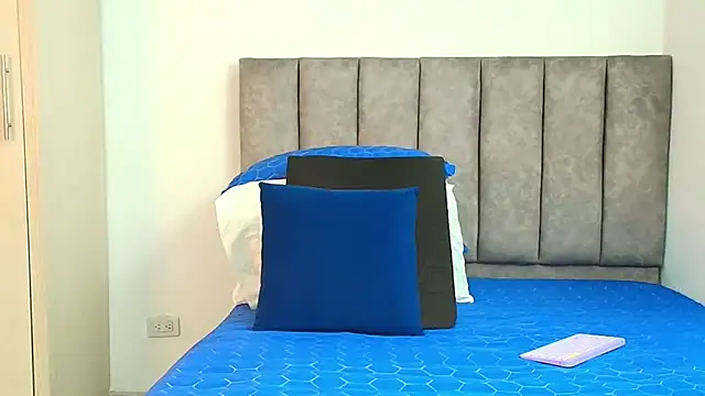 karina_lewis_'s cam snapshot