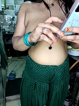 PRIYA_22 live sex cam