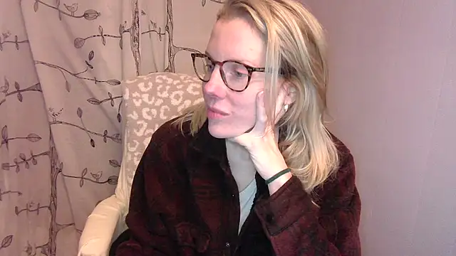 Holly_Bourbonz's cam snapshot