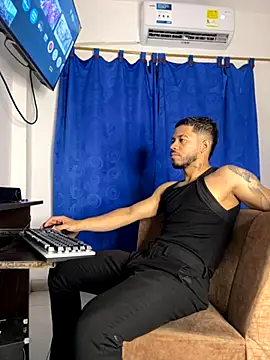 Kylian_Alessandro's cam snapshot