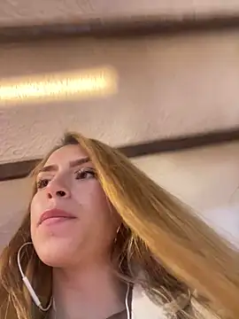 PrettyAshley_'s cam snapshot