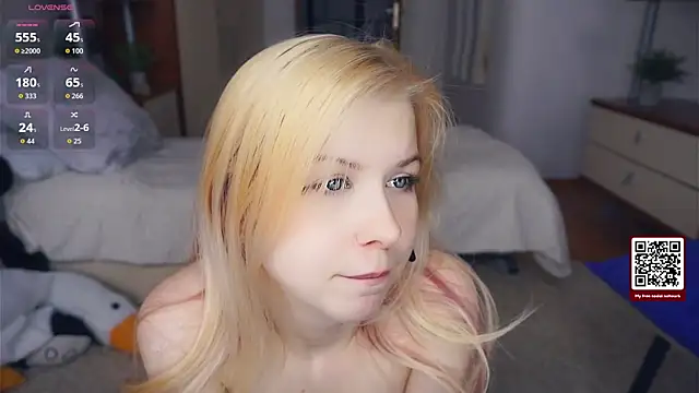 LynetHakes live sex cam