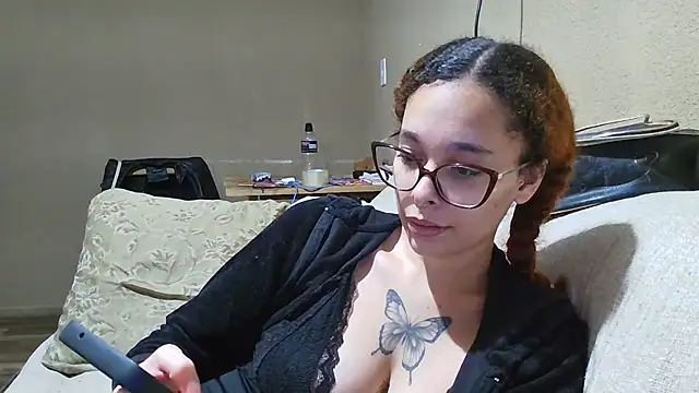 dominamoon_'s cam snapshot