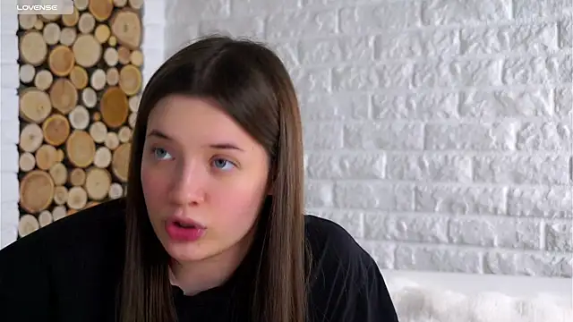 LowOncoming live sex cam