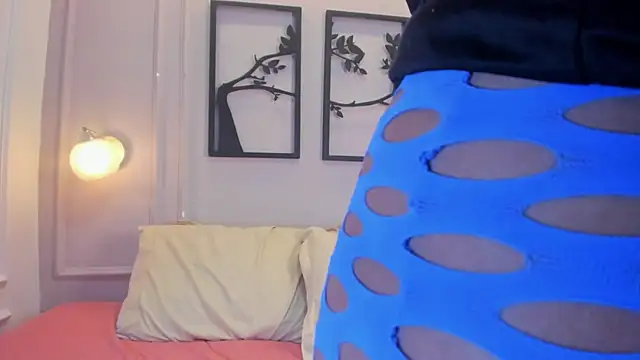 zoe_roux21's cam snapshot